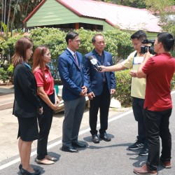LINE_ALBUM_ผู้สื่อข่าวลงพื้นที่ดูห้องน้ำสีรุ้ง_240611_25.jpg